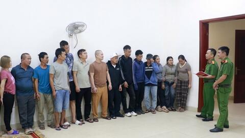 Tân Kỳ (Nghệ An): Triệt xóa ổ nhóm đánh bạc trong rừng, bắt và tạm giữ 17 đối tượng