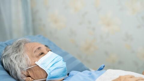 Phòng các bệnh do phế cầu khuẩn ở người lớn tuổi