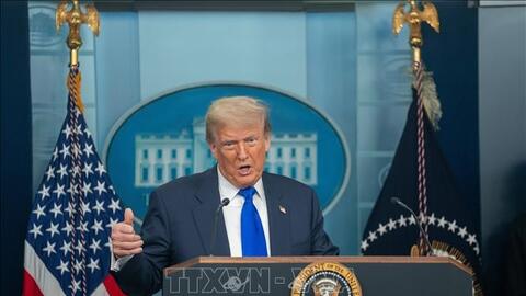 Tổng thống D.Trump thông báo mức thuế 35% với hàng hóa Canada