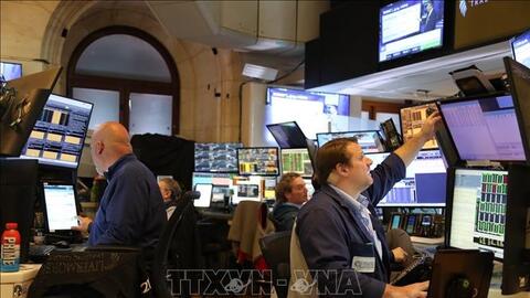 S&P 500, Nasdaq và FTSE 100 lập kỷ lục mới