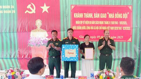 Trung đoàn Thông tin 29 (Quân đoàn 34): Khánh thành, bàn giao 5 căn nhà đồng đội