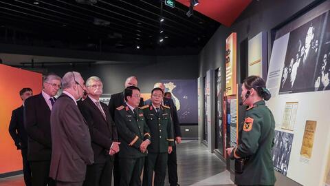 Chủ tịch Quốc hội Hungary tham quan Bảo tàng Lịch sử quân sự Việt Nam