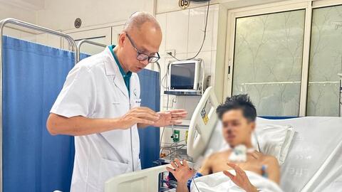 Bệnh viện Hữu nghị Việt Đức: Cứu sống thanh niên bị thanh sắt 3m đâm xuyên qua mặt