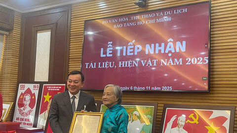 Tiếp nhận nhiều tài liệu, hiện vật quý về Chủ tịch Hồ Chí Minh