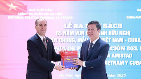 65 năm tình hữu nghị Việt Nam - Cuba qua 200 trang sách