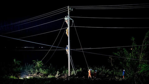 Gần 96% hộ dân miền Trung được cấp điện trở lại sau mưa lũ