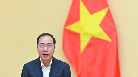 Bộ trưởng Nguyễn Hồng Diên trao quyết định công tác cán bộ ba đơn vị