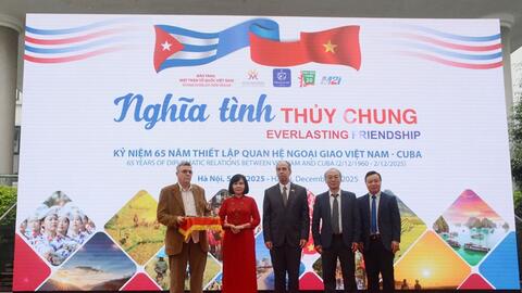 Khai mạc triển lãm “Nghĩa tình thủy chung” kỷ niệm 65 năm quan hệ Việt Nam - Cuba