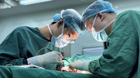 Nối thành công 4 ngón tay gần đứt rời cho bệnh nhân