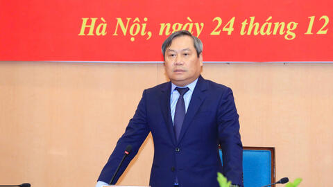 Chủ tịch UBND TP. Hà Nội trao quyết định bổ nhiệm 5 lãnh đạo