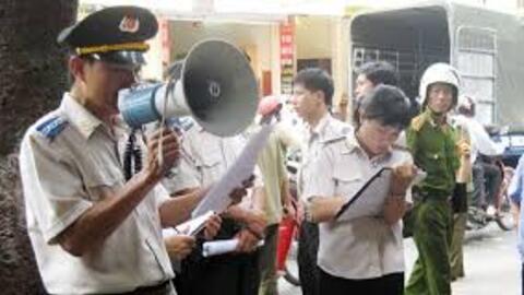 Người thuộc LLVT bị khấu trừ lương, lương hưu đến 30%/tháng nếu không nộp phạt hành chính