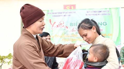 Mang xuân ấm đến với đồng bào Pa Cô tỉnh Quảng Trị