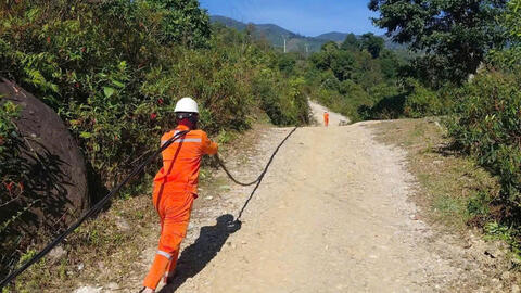 Quảng Ngãi: Thần tốc đưa điện lưới quốc gia về 'vùng trắng' Tu Thôn