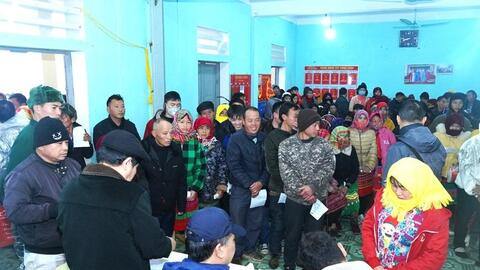 Quỹ Thiện Tâm – Tập đoàn Vingroup trao 1.000 suất quà Tết tặng hộ nghèo xã biên giới Sơn Vĩ