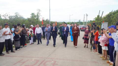 Thành phố Huế: Trao hàng ngàn suất quà Tết cho người dân