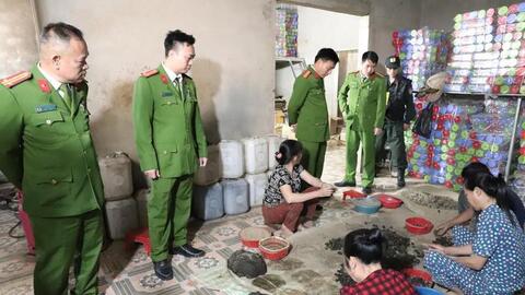 Phá đường dây sản xuất thuốc Đông y tăng cân giả ở Hà Tĩnh