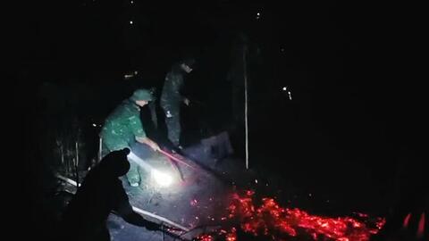 Dập tắt cháy rừng diện rộng tại xã A Lưới 1 (TP Huế)