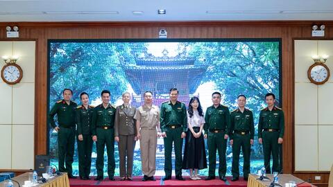 Báo Quân đội nhân dân và Đoàn Tùy viên Quân sự các nước tại Việt Nam thúc đẩy hợp tác