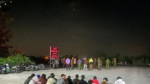 Khởi tố 22 thanh, thiếu niên mang hung khí hỗn chiến trên Quốc lộ 25