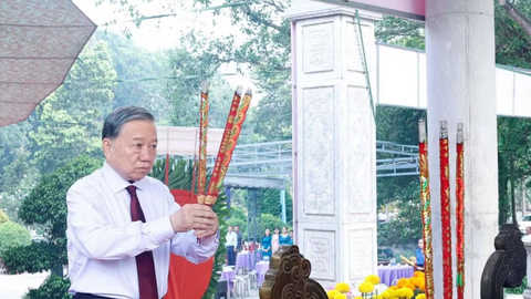 Tổng Bí thư, Chủ tịch nước dâng hương tưởng niệm các Anh hùng liệt sỹ ở Tây Ninh