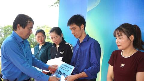 LĐLĐ TP Hải Phòng đóng góp hơn 3 tỉ đồng vào Quỹ Từ thiện Công đoàn thành phố