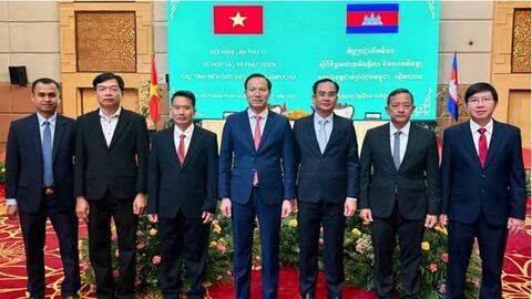 Xây dựng quan hệ hữu nghị với địa phương nước bạn có chung đường biên giới