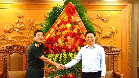Thượng tướng Trương Thiên Tô thăm, chúc mừng một số cơ quan Trung ương và cơ quan thông tấn, báo chí