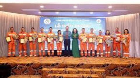 Người nữ an toàn vệ sinh viên giữ bình yên cho những trạm điện ở Quảng Ninh