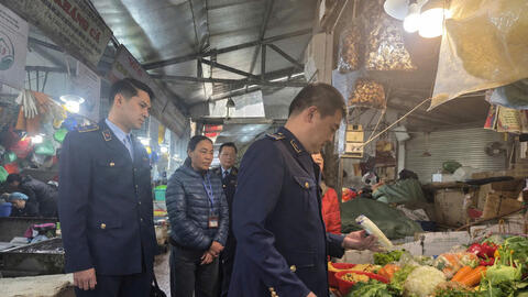 Hà Nội tăng kiểm soát thực phẩm, trái cây tại các chợ
