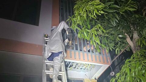 Hà Nội: Kịp thời cứu hai người mắc kẹt trong vụ cháy nhà dân