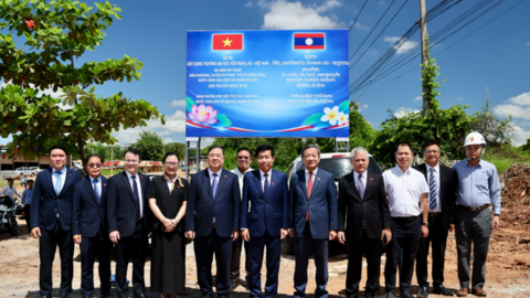 Phó Thủ tướng Thường trực Phạm Gia Túc thăm các công trình, dự án hợp tác hữu nghị Việt Nam - Lào