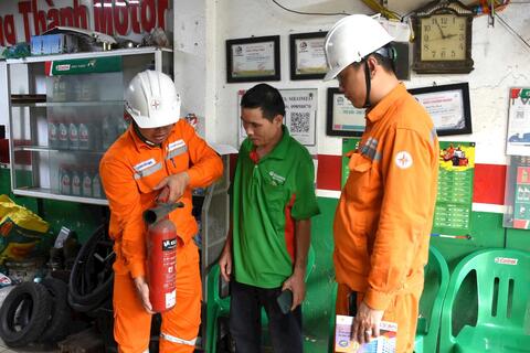 <a href="/mang-xa-hoi" title="Mạng - Xã hội" rel="dofollow">Mạng - Xã hội</a>