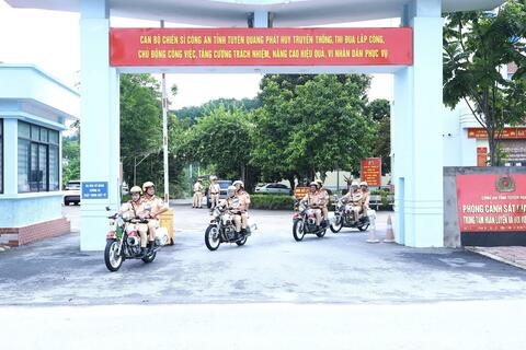 <a href="/mang-xa-hoi" title="Mạng - Xã hội" rel="dofollow">Mạng - Xã hội</a>