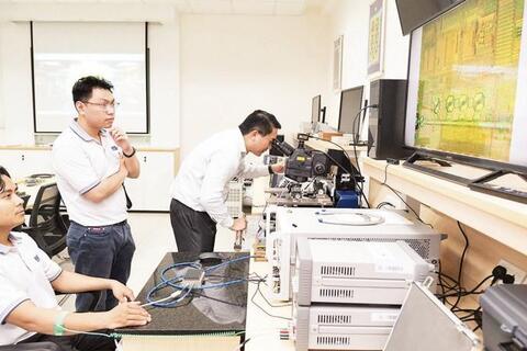 <a href="/cong-nghe" title="Công nghệ" rel="dofollow">Công nghệ</a>