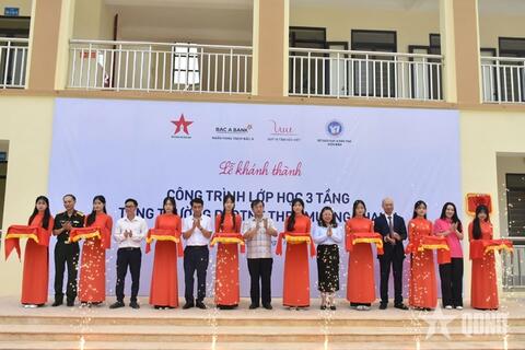 <a href="/mang-xa-hoi" title="Mạng - Xã hội" rel="dofollow">Mạng - Xã hội</a>