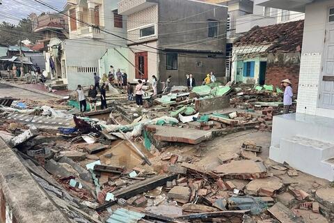 <a href="/mang-xa-hoi" title="Mạng - Xã hội" rel="dofollow">Mạng - Xã hội</a>