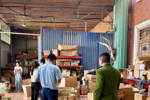 <a href="/mang-xa-hoi" title="Mạng - Xã hội" rel="dofollow">Mạng - Xã hội</a>