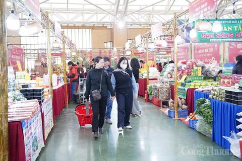 <a href="/mang-xa-hoi" title="Mạng - Xã hội" rel="dofollow">Mạng - Xã hội</a>