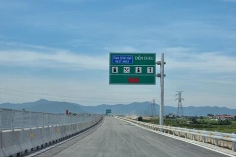 Lần đầu tiên Cảnh sát giao thông thực hiện cấm đường do sương mù