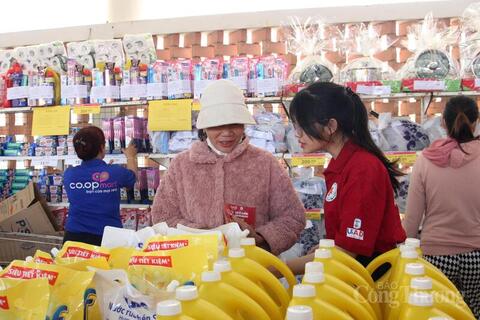 <a href="/mang-xa-hoi" title="Mạng - Xã hội" rel="dofollow">Mạng - Xã hội</a>