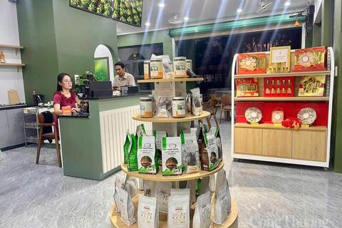 <a href="/mang-xa-hoi" title="Mạng - Xã hội" rel="dofollow">Mạng - Xã hội</a>