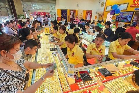 Thủ tướng yêu cầu theo dõi sát thị trường vàng, quản lý đồng bộ hoạt động kinh doanh