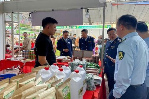 <a href="/mang-xa-hoi" title="Mạng - Xã hội" rel="dofollow">Mạng - Xã hội</a>