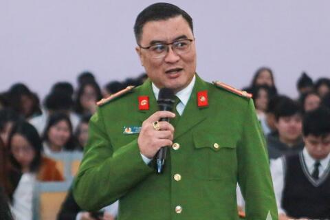 <a href="/mang-xa-hoi" title="Mạng - Xã hội" rel="dofollow">Mạng - Xã hội</a>