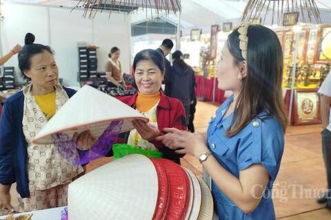 <a href="/mang-xa-hoi" title="Mạng - Xã hội" rel="dofollow">Mạng - Xã hội</a>