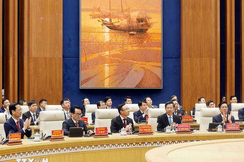 Tổng Bí thư: Xây dựng Hải Phòng thành trung tâm công nghiệp, cảng biển hiện đại