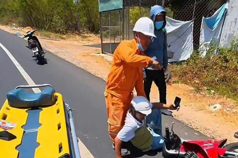 <a href="/mang-xa-hoi" title="Mạng - Xã hội" rel="dofollow">Mạng - Xã hội</a>