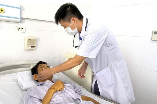 Nhiễm xoắn khuẩn Leptospira nặng gây suy gan, suy thận do giẫm phải đá nhọn khi lội ruộng