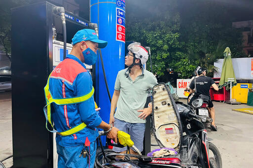 Giá xăng dầu hôm nay 6/2/2026: Giảm mạnh gần 3%