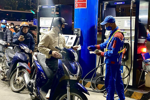 Giá xăng dầu hôm nay 10/2/2026: Tiếp tục tăng